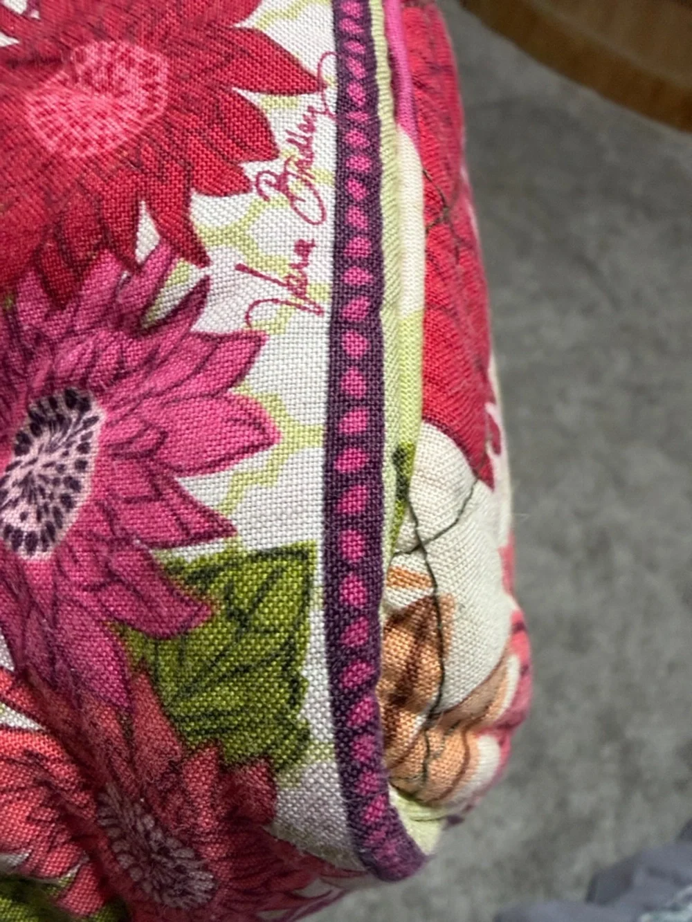 🎉HOST PICK Vera Bradley”Hello Dahlia!”Cinch Bucket Handbag-Retired Pink&Green